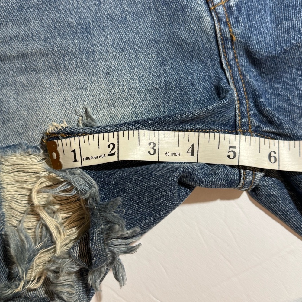 We the Free Women’s size 28 Raw Hem Denim Shorts - Picture 10 of 11